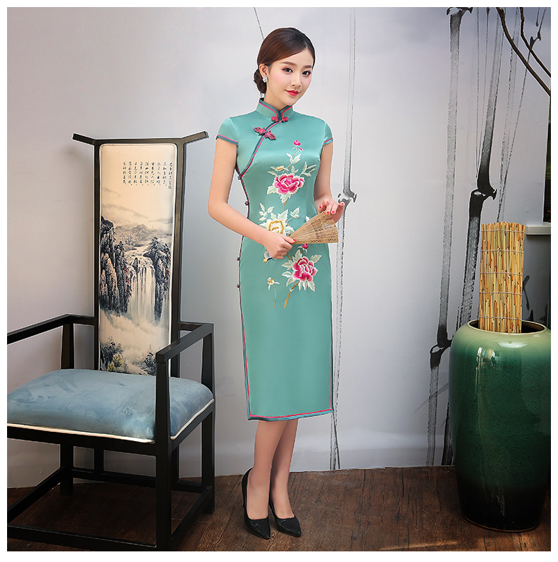 復(fù)古繡花旗袍，短袖真絲旗袍裙