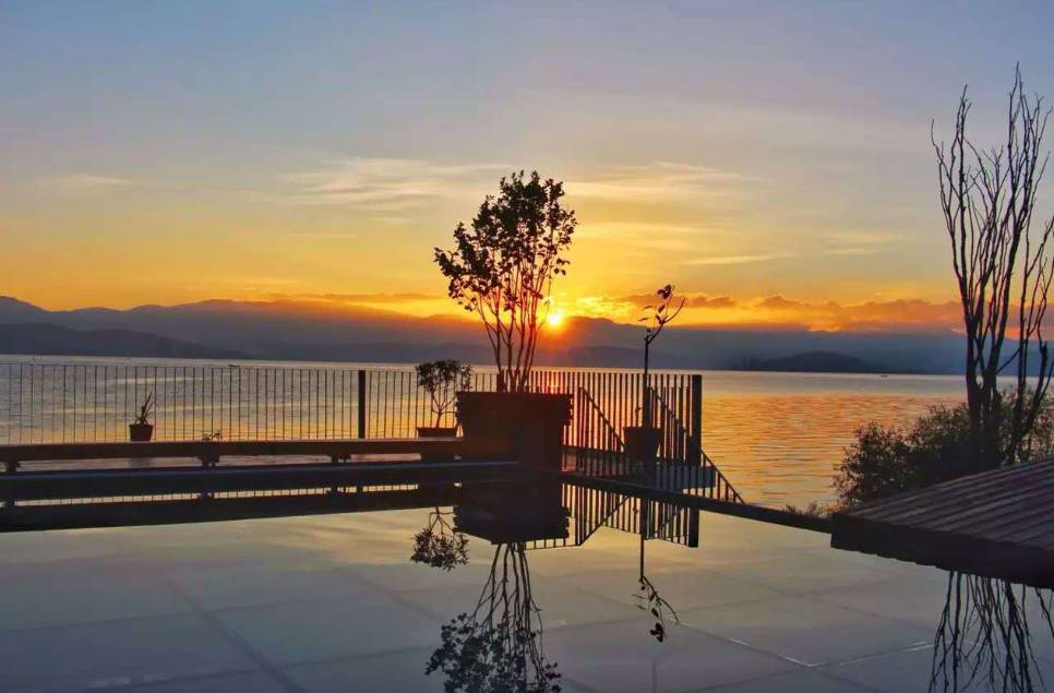 大理洱?！w心，歸心看海煙雨江南