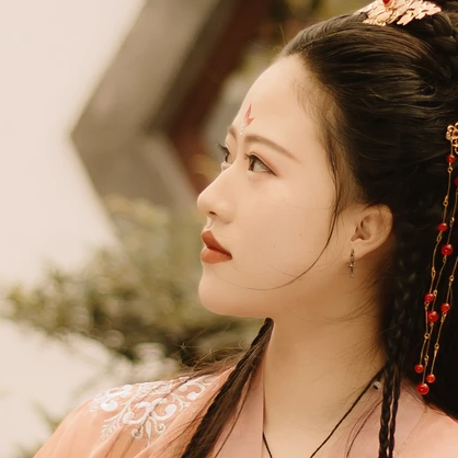 紅色帶傘女子頭像，唯美古風(fēng)真人頭像