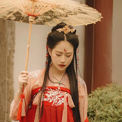 紅色帶傘女子頭像，唯美古風(fēng)真人頭像