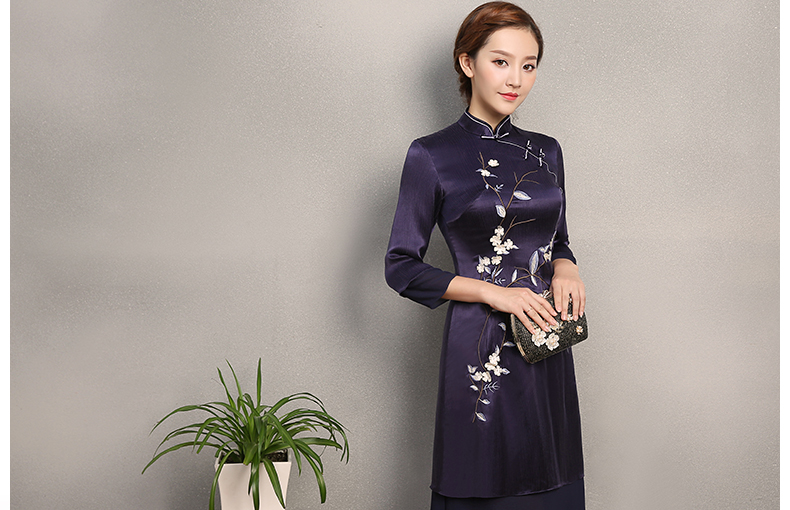 深藍(lán)色時尚繡花旗袍，中長款改良旗袍裙
