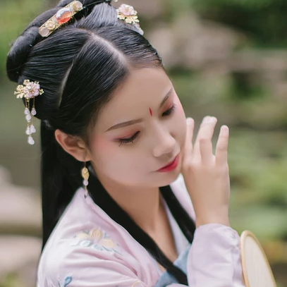 清新唯美帶團(tuán)扇女生頭像，古風(fēng)真人頭像