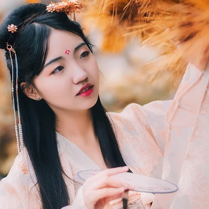 秋意帶傘團(tuán)扇女生頭像，唯美古風(fēng)真人頭像