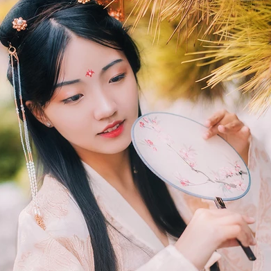 秋意帶傘團(tuán)扇女生頭像，唯美古風(fēng)真人頭像