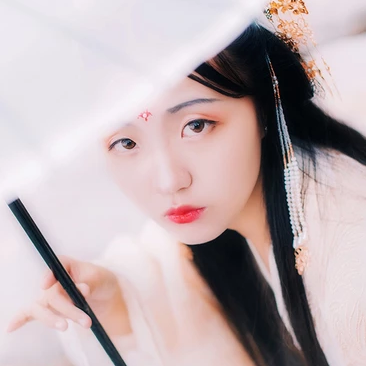 秋意帶傘團(tuán)扇女生頭像，唯美古風(fēng)真人頭像
