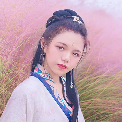 粉嫩帶折扇女生頭像，唯美古風(fēng)真人頭像