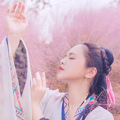 粉嫩帶折扇女生頭像，唯美古風(fēng)真人頭像