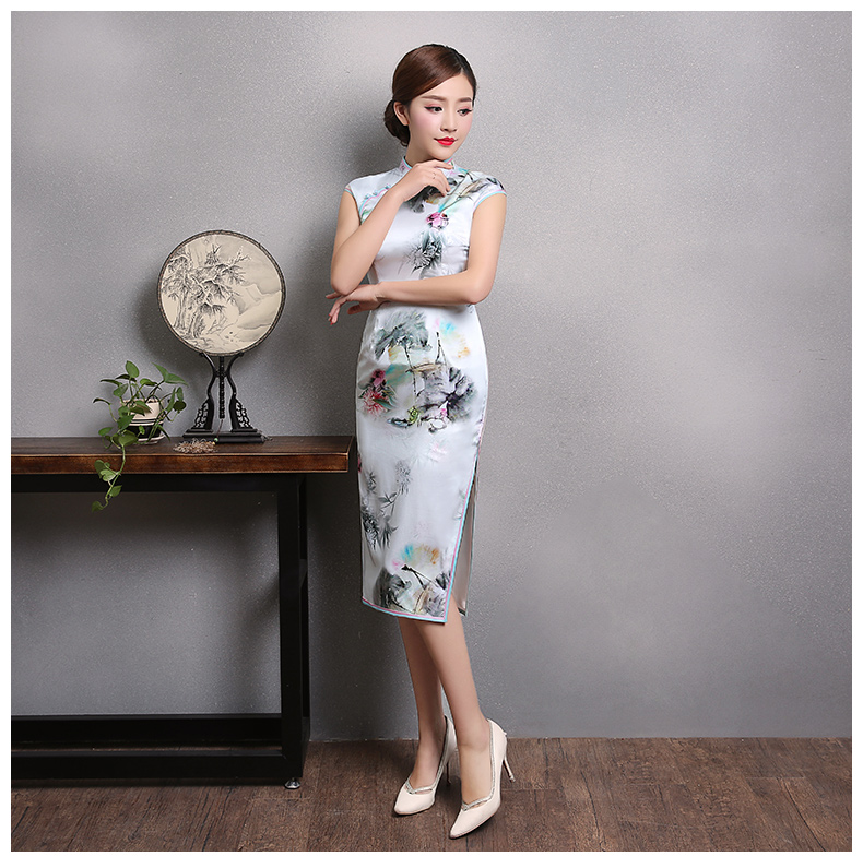 白色鄉(xiāng)墨印花旗袍，短袖真絲旗袍裙