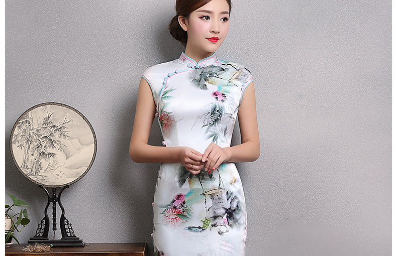 白色鄉(xiāng)墨印花旗袍，短袖真絲旗袍裙