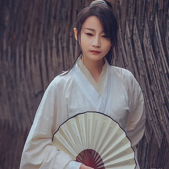 復古瀟灑帶折扇女生頭像，唯美古風真人頭像
