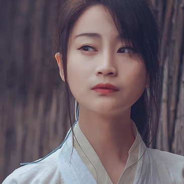 復古瀟灑帶折扇女生頭像，唯美古風真人頭像