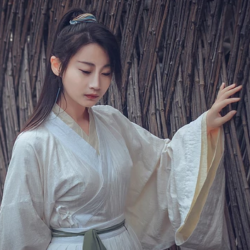 復古瀟灑帶折扇女生頭像，唯美古風真人頭像