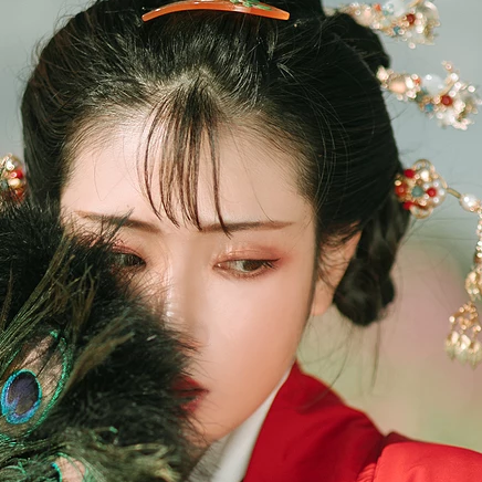 紅衣女子流淚頭像，唯美古風真人頭像