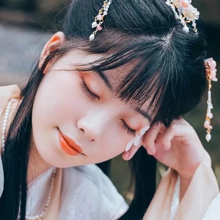 三櫻帶團扇女子頭像，唯美古風真人頭像