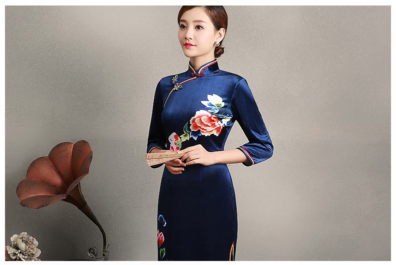 寶石藍(lán)花居旗袍，古典嬌艷旗袍裙