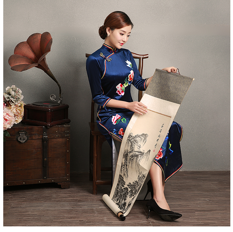 寶石藍(lán)花居旗袍，古典嬌艷旗袍裙