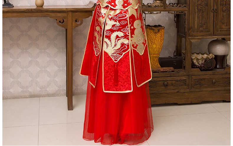 紅色龍鳳褂中式禮服，唯美新娘結(jié)婚禮服