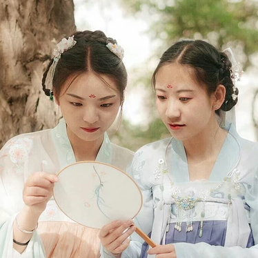 漢服帶團扇閨蜜頭像，唯美古風真人頭像