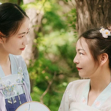 漢服帶團扇閨蜜頭像，唯美古風真人頭像