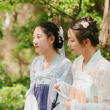 漢服帶團扇閨蜜頭像，唯美古風真人頭像