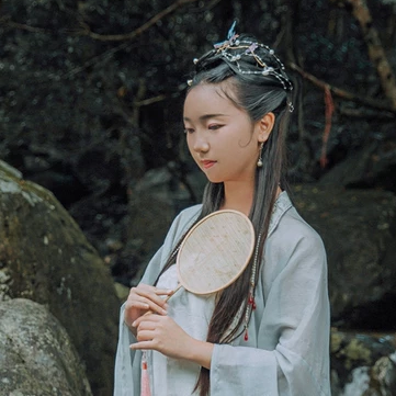 南溪山夢(mèng)帶傘女生頭像，唯美古風(fēng)真人頭像