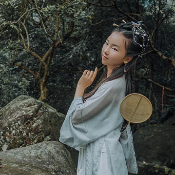 南溪山夢(mèng)帶傘女生頭像，唯美古風(fēng)真人頭像