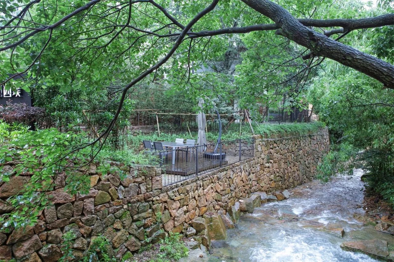 莫干山·西璞，睡進梵高的畫里