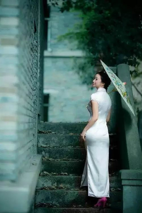 風(fēng)情萬(wàn)種的油畫旗袍女子！