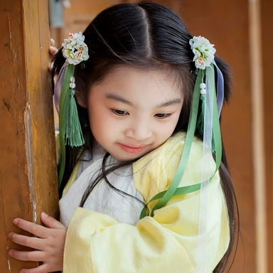 超萌帶團(tuán)扇小女生頭像，唯美古風(fēng)真人頭像