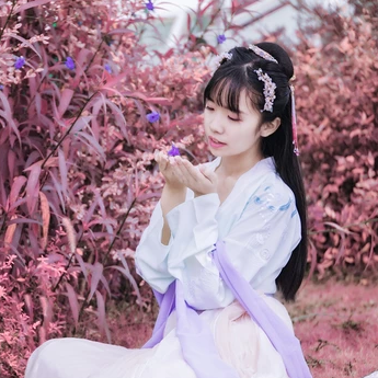 粉紫小清新帶團扇傘頭像，唯美古風真人頭像