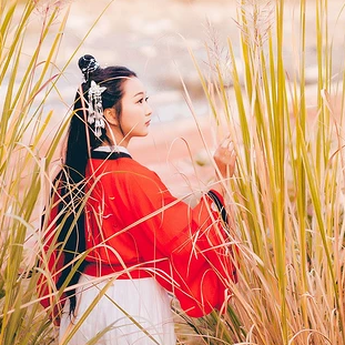 秋色彈琵琶紅衣女生頭像，唯美古風(fēng)真人頭像