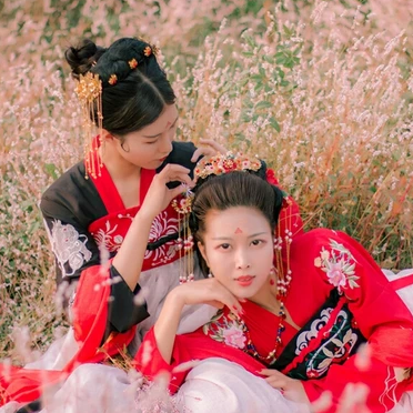 嬌艷紅衣閨蜜頭像，唯美古風(fēng)真人頭像