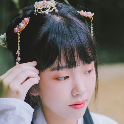 小清新淡藍(lán)色帶團(tuán)扇頭像，唯美古風(fēng)真人頭像