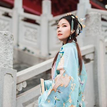 長(zhǎng)相思帶傘女生頭像，唯美古風(fēng)真人頭像