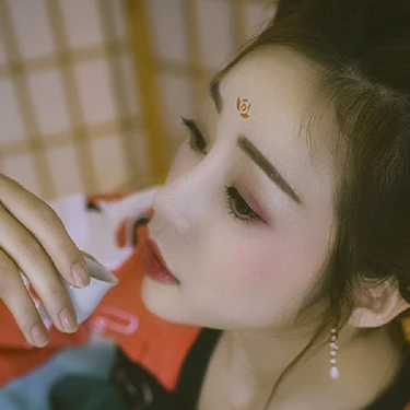 傷感喝酒女生頭像，唯美古風(fēng)真人頭像