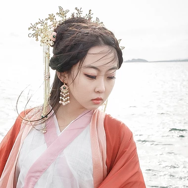 隨風飄舞紅衣少女頭像,唯美古風真人頭像