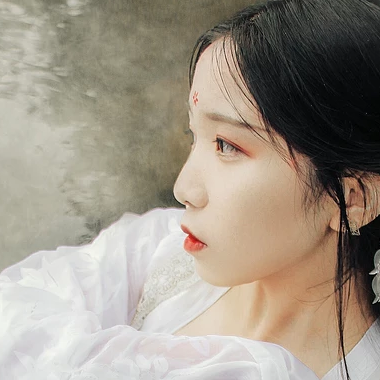 青色帶折扇女生頭像,唯美古風真人頭像