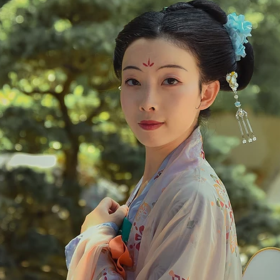 古韻帶團扇女生頭像,唯美古風(fēng)真人頭像