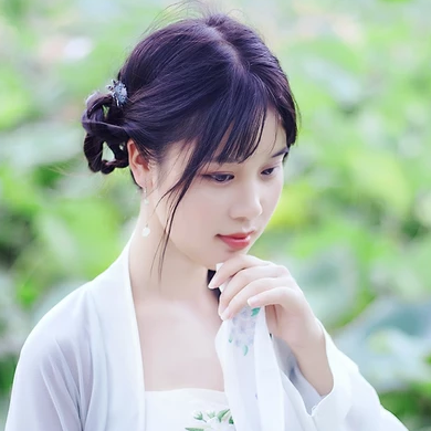 荷塘邊帶傘女生頭像，唯美古風(fēng)真人頭像