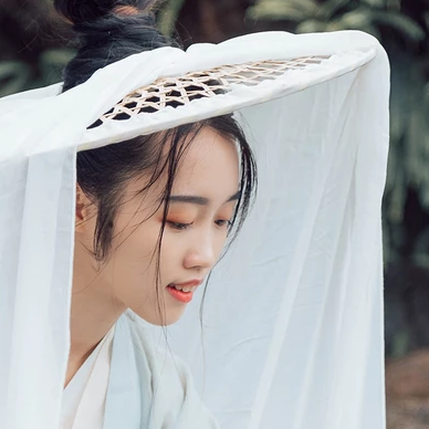 白衣俠客喝酒女生頭像，唯美古風(fēng)真人頭像