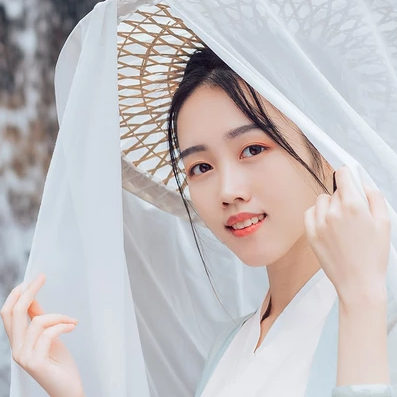 白衣俠客喝酒女生頭像，唯美古風(fēng)真人頭像