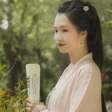 文藝清新帶團(tuán)扇女生頭像，唯美古風(fēng)真人頭像