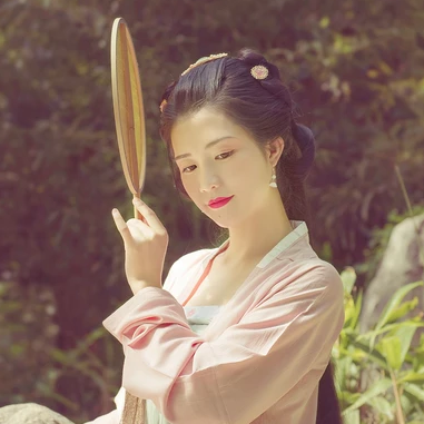 文藝清新帶團(tuán)扇女生頭像，唯美古風(fēng)真人頭像