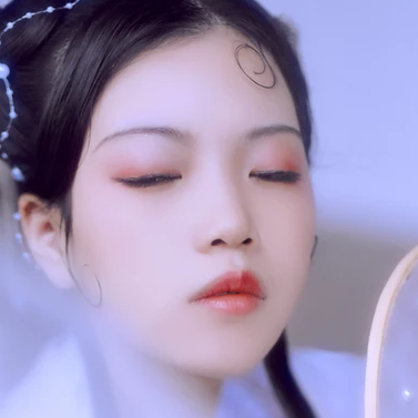 蝴蝶飛舞女生頭像，唯美古風真人頭像