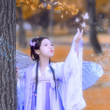 蝴蝶飛舞女生頭像，唯美古風真人頭像