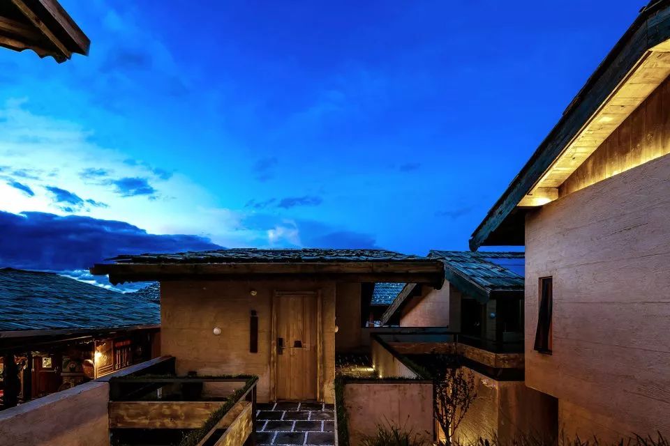 香格里拉·言?意，頗有古代山水畫的意境