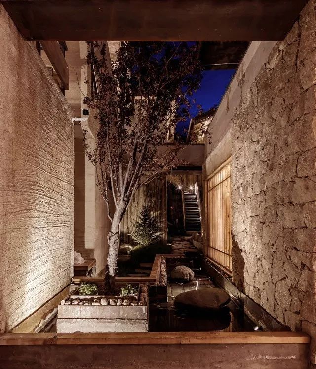 香格里拉·言?意，頗有古代山水畫的意境