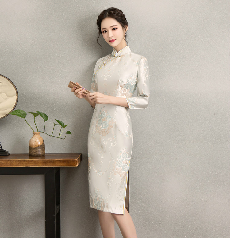 清新淡雅繡花旗袍，中袖優(yōu)雅旗袍裙