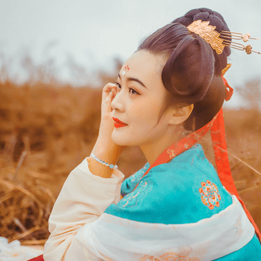 紅妝帶折扇女生頭像，唯美古風(fēng)真人頭像