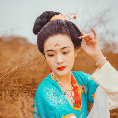 紅妝帶折扇女生頭像，唯美古風(fēng)真人頭像